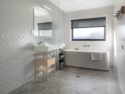 main bathroom with bathtub